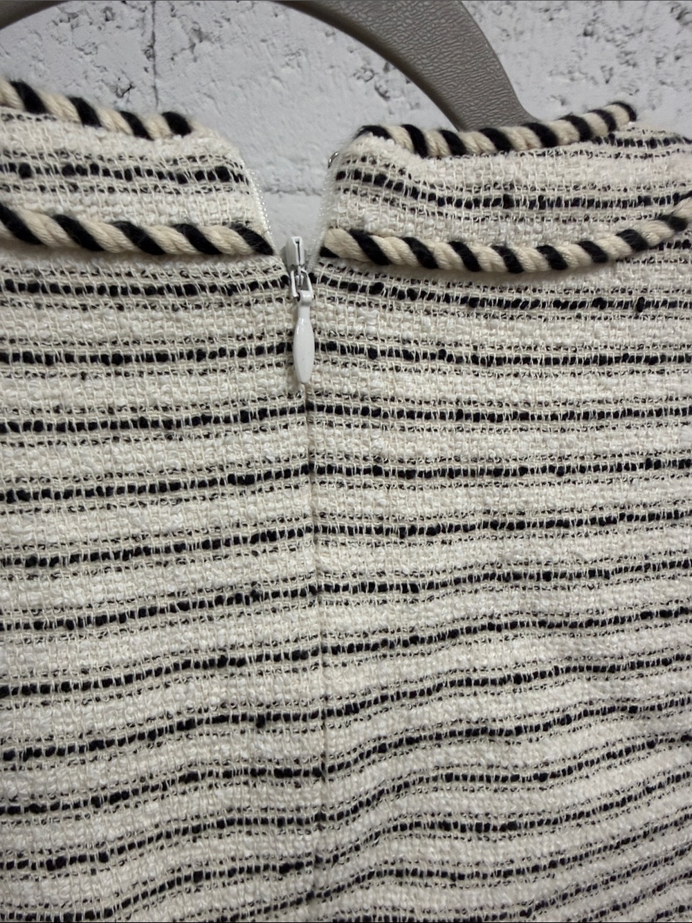 Veronica Beard Cream and Black Striped Sleeveless Tweed Mini Dress Size 2 - Picture 6 of 7